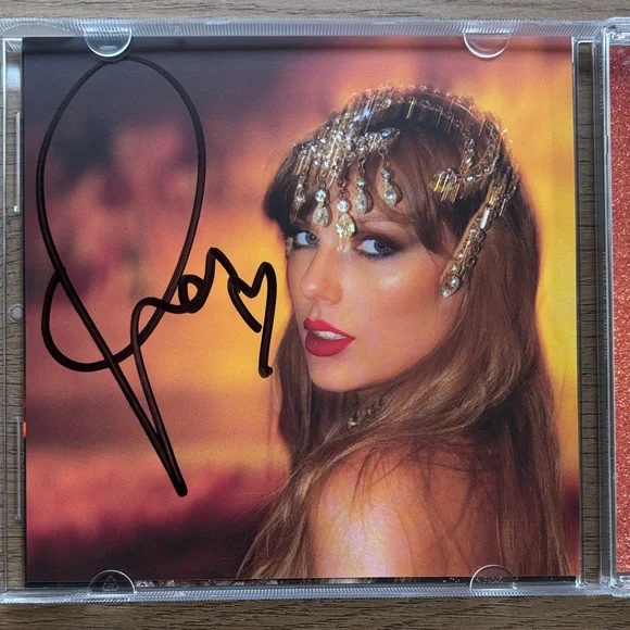 HAND SIGNED Taylor Swift The Life of a Showgirl CD - Picture 1 of 4